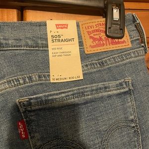 NWT Women’s Levi’s straight leg s10 jeans